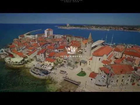 RESTORAN 50 sjedećih mjesta  , TERASA 100 sjedećih mjesta  ,  PRVI RED DO MORA – UMAG, STARI GRAD – 156 m² + prilika