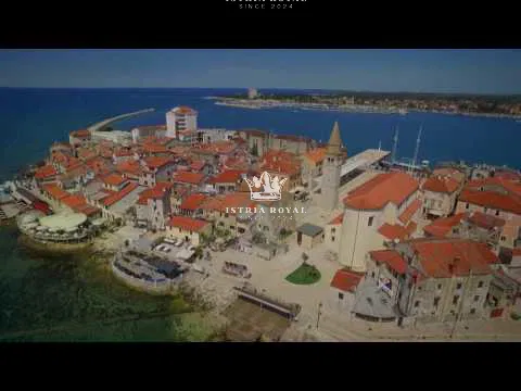 RESTORAN 50 sjedećih mjesta  , TERASA 100 sjedećih mjesta  ,  PRVI RED DO MORA – UMAG, STARI GRAD – 156 m² + prilika