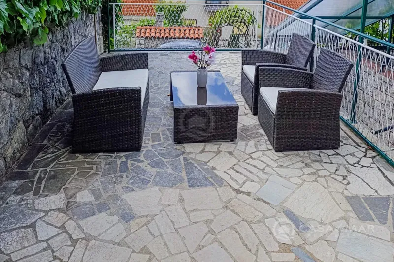 Terraced House with Terrace in an Excellent Location – 2