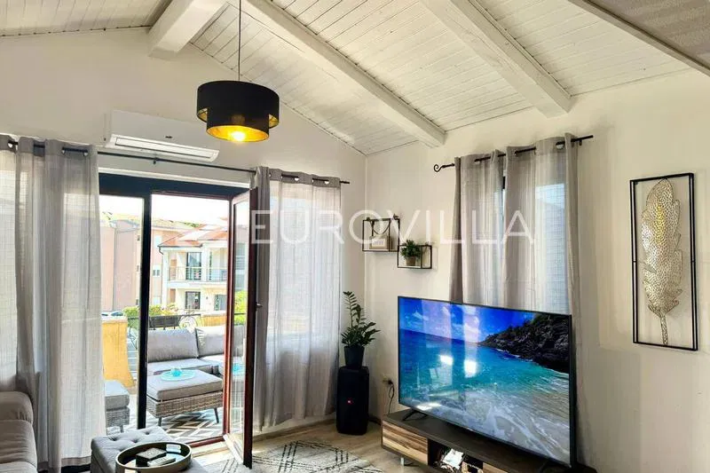 Istria, Ližnjan, modern four-bedroom apartment with swimming pool and parking near the sea – 2