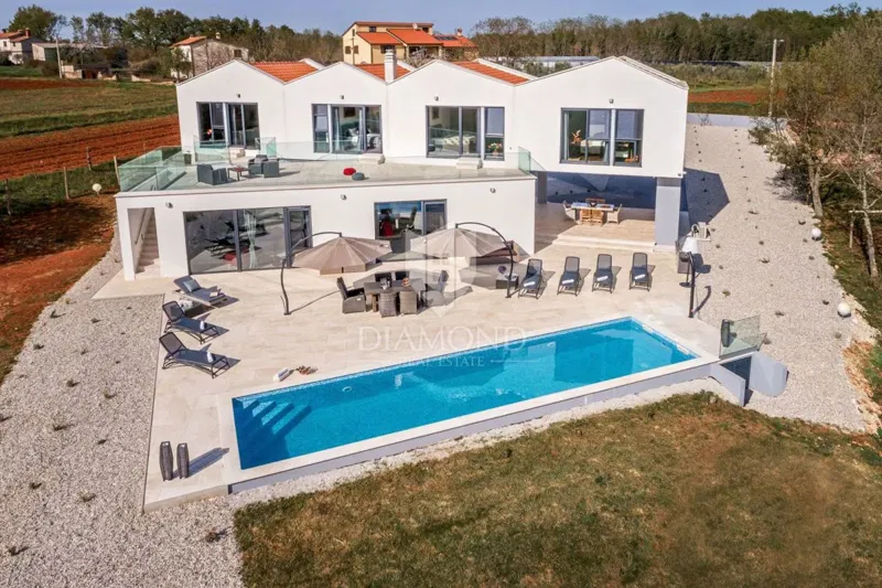 Poreč, area -Impressive Modern Villa on a 6,200 m² Estate – 2
