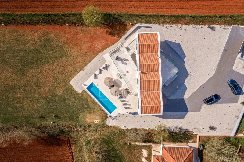 Poreč, area -Impressive Modern Villa on a 6,200 m² Estate – 3