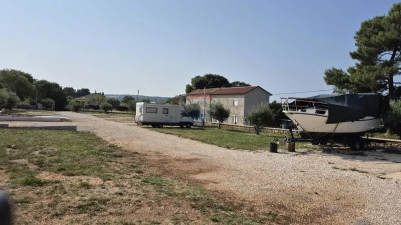 Terreno edificabile Sveti Lovreč, 1.176m2 – 3