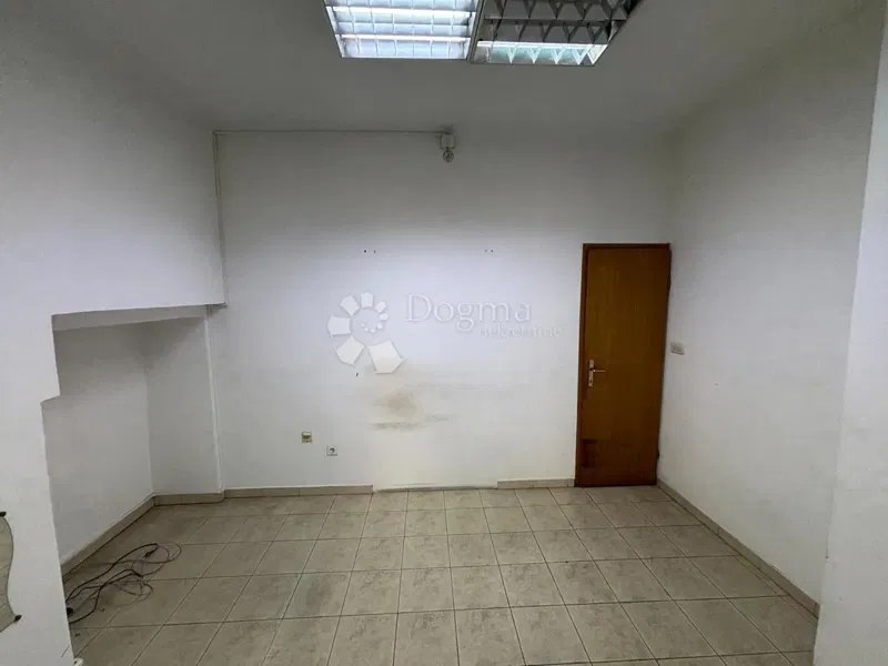 Locale commerciale Centar, Rijeka, 32m2 – 2