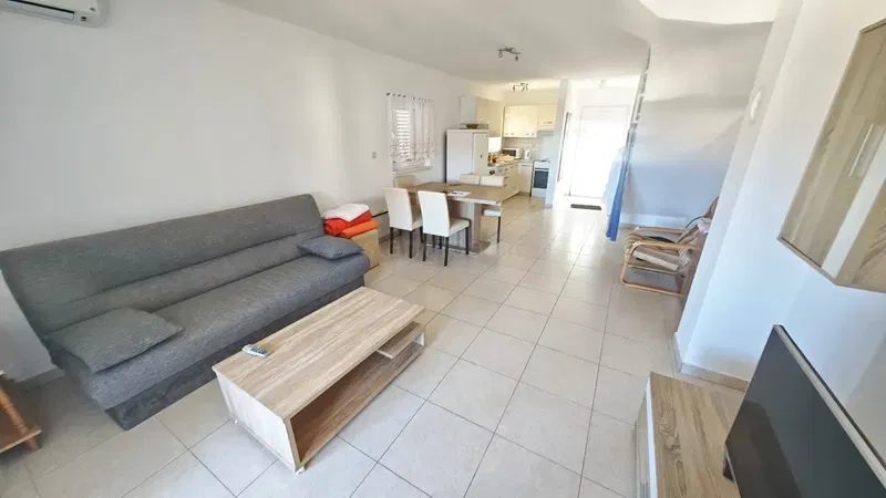 Njivice, casa bifamiliare con due unità abitative vicino al mare! – 3