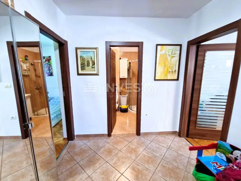 Fažana center, apartment with 3 bedrooms and 2 bathrooms, 350 m from the beach – 2
