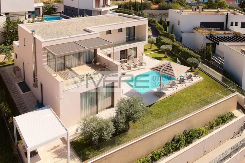 An enviable retreat with breathtaking sea views - EXCLUSIVE SALE – 2