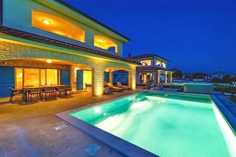 Malinska, lussuosa villa mediterranea con piscina e vista mare! – 2