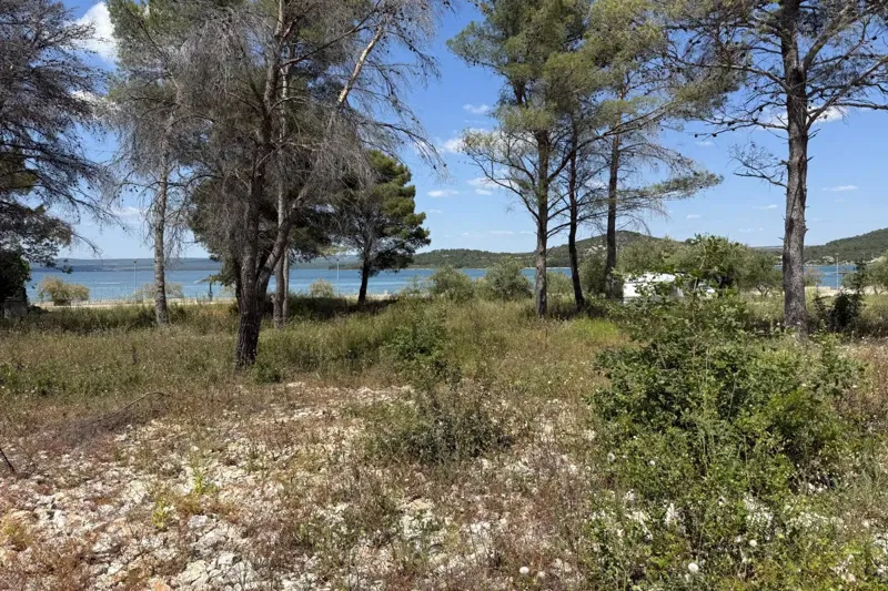 Terreno edificabile attraente in prima fila sul mare – 3