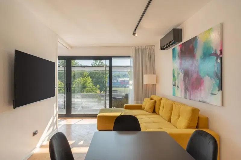 Two modernly decorated apartment units in the very center of the city – 3