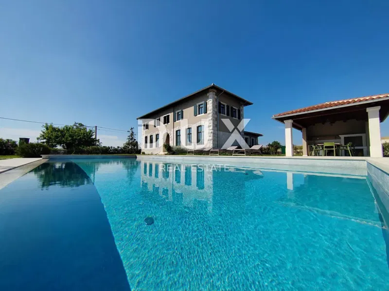 ISTRIA, PARENZO – Una villa unica con anima storica ed eleganza italiana – 3