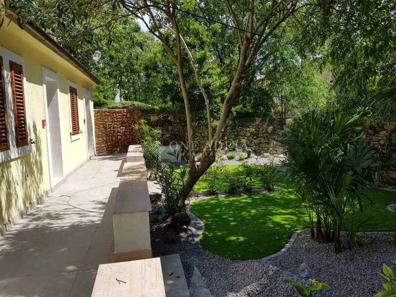 SAMOSTOJEĆA KUĆA S 3 ODVOJENA APARTMANA BLIZU CENTRA – 3