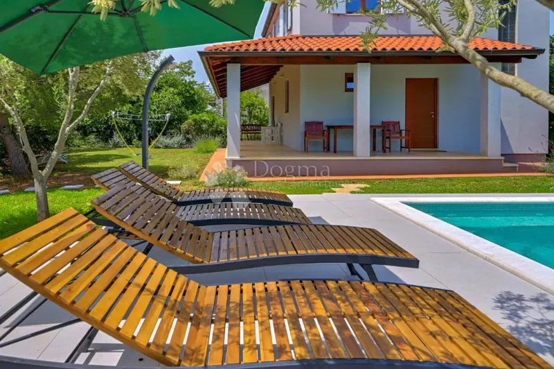 ISTRIA - Zona di Pola: Casa ristrutturata con piscina nel tranquillo villaggio di Krnica – 3