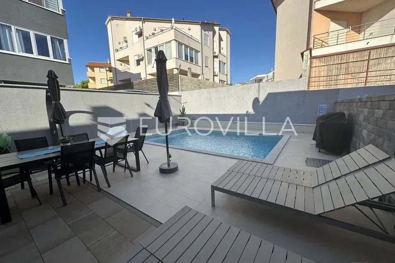 Ližnjan: Luxurious Modern Apartment with Garden, Pool, and Panoramic Sea Views – 2