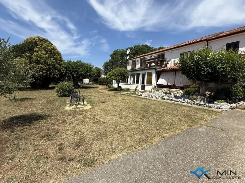 Stone house with large garden - Novigrad – 3