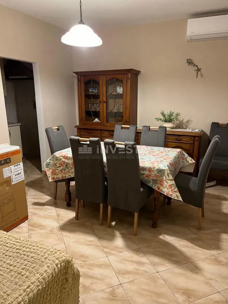 Poreč, Földszintes Sorház Tágas Udvarral – 2