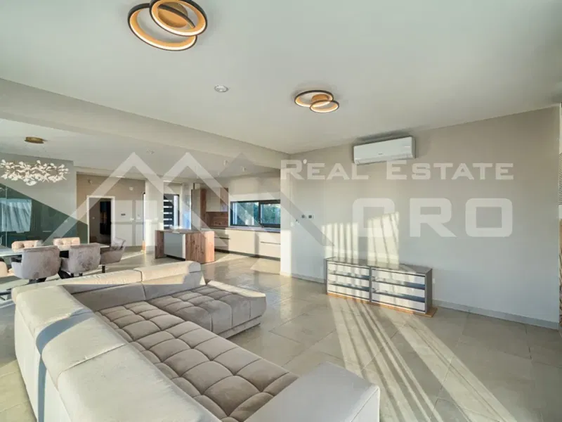 Primosten properties – Elegant and spacious villa boasting panoramic views, in a peaceful setting, for sale – 2