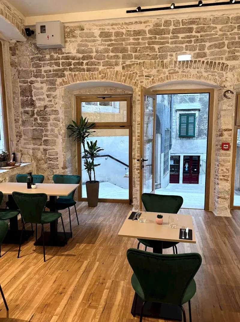 Üzlethelyiség Šibenik – 2