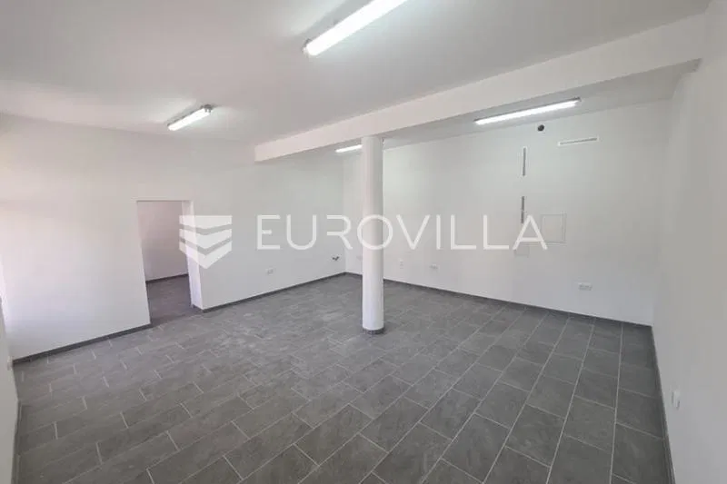 Ljubešćica, Centar poslovni prostor 55 m²