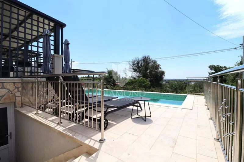 Poreč, Surroundings: Rare Find! Home for Living and Investment – 3