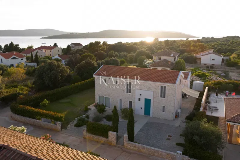 Zadar, Ugljan - Mediterranean villa near the Califfi castle – 2