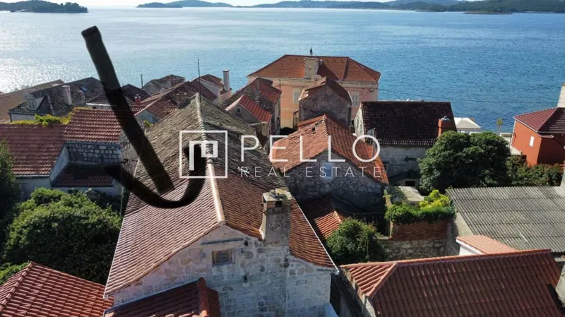 Kamena kuća(u nizu kuća) u centru Orebića(50 m od mora)