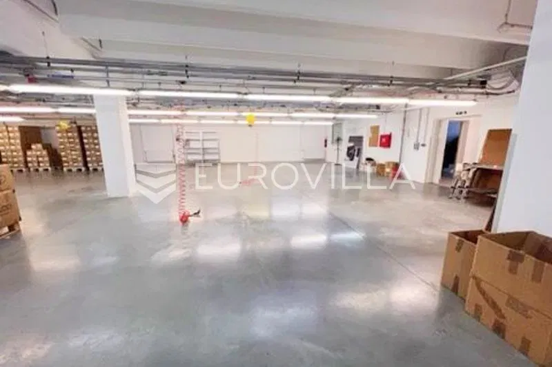 Osijek, Antunovac, novija poslova zgrada u industrijskoj zoni 1256 m²