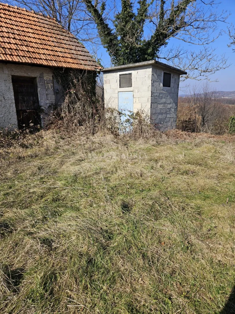 SAMOSTOJEĆA PRIZEMNICA SA 8000m2 ZEMLJIŠTA! – 2
