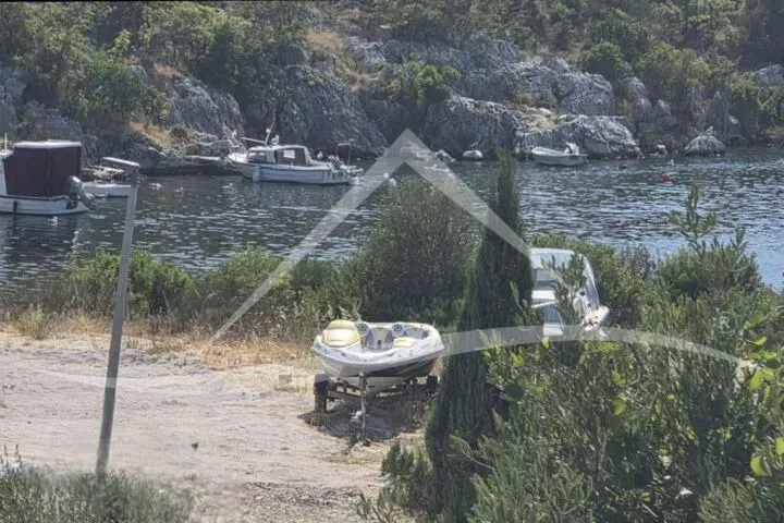 Građevinsko zemljište, drugi red do mora, GBP 850m2