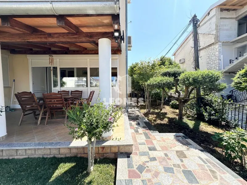 Ground floor apartment with a landscaped garden just 600 meters from the sea in Novigrad – 2
