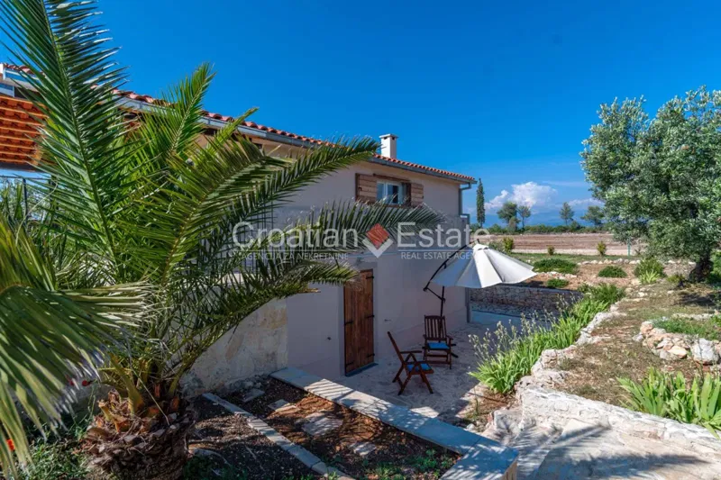 Sutivan – Villa unica con piscina e vista aperta sul mare, in vendita – 3