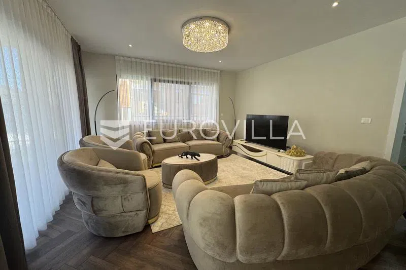 Istria, Rovinj – luxurious furnished three-bedroom apartment, 130 m² on the ground floor with pool – 2