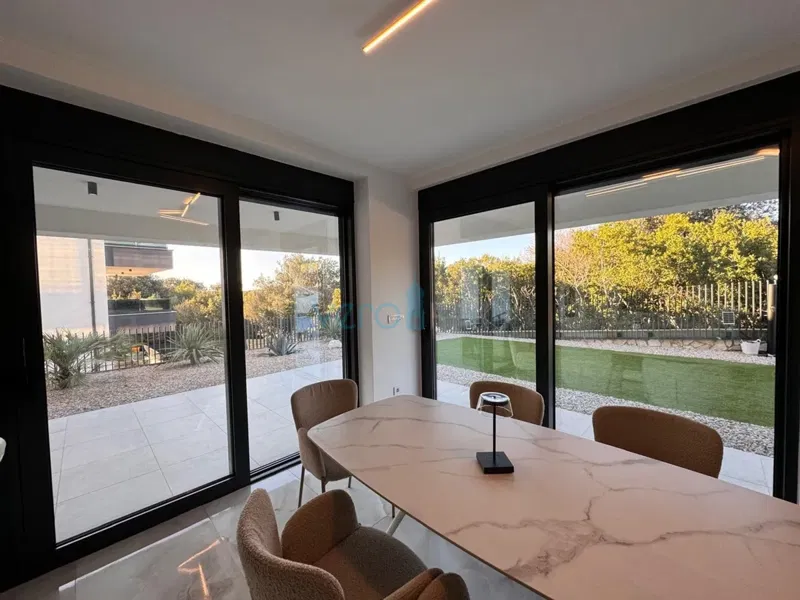 Isola di Krk, Città di Krk, Appartamento bilocale di 65 m2 con terrazza coperta di 20 m2 e giardino di 150 m2, in vendita – 3