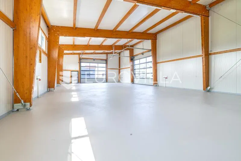 Zaprešić, Prigorje Brdovečko, industrijska zona, proizvodno prodajna hala 510 m²