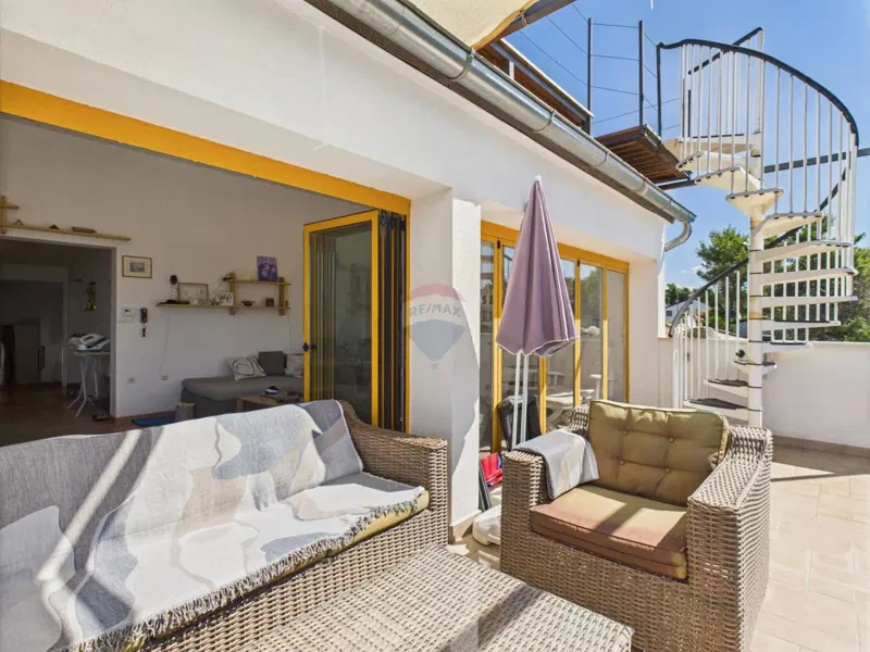 Istria, Rovinj, house in a small forest by the sea, parking, 6 apartments – 3