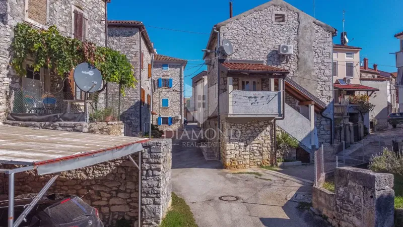 Istria, Brtonigla, house for adaptation in a quiet street! – 3