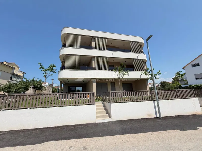 Moderno stanovanje blizu plaže, prvo nadstropje, dvigalo, Vodice – 3