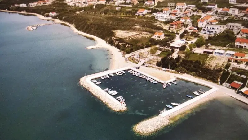 RTINA-građevinsko zemljište 1.red do mora