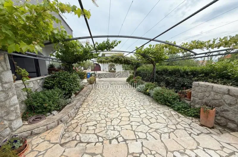 Apartment with a garden in the town of Krk – 3