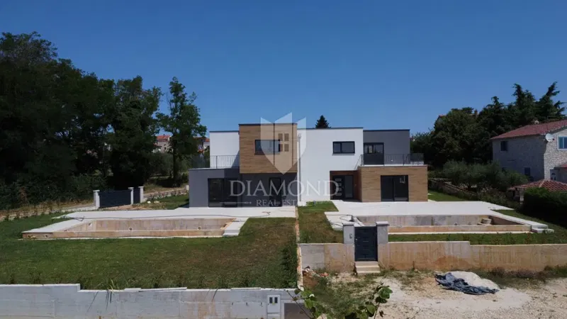 Semi-detached house with pool, quiet location near Poreč – 3