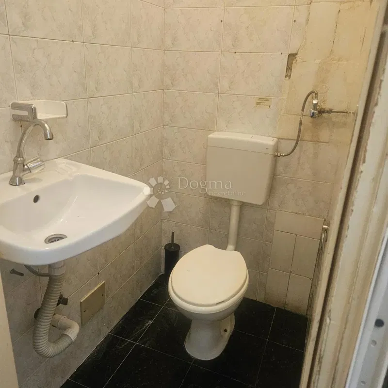 Kereskedelmi Centar, Rijeka, 15m2 – 3