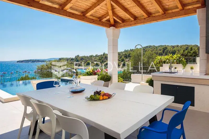 Čiovo, villa with pool in the second row from the sea - long-term rental – 2