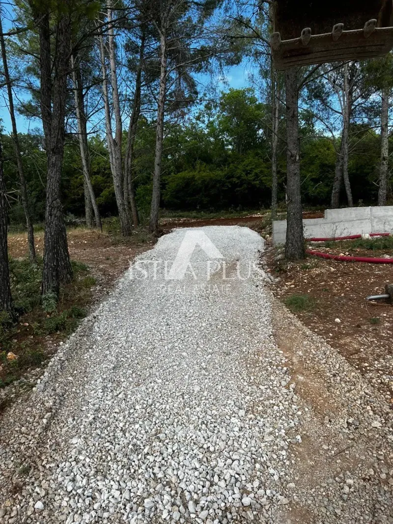 Istria, Parenzo a 4 km dal mare, attraente terreno per il fine settimana!! – 2