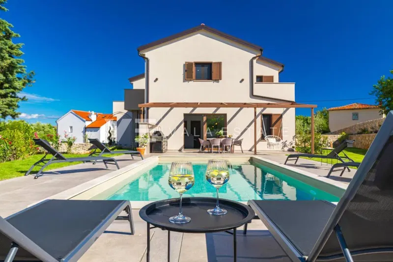 CASA MODERNA INDIPENDENTE CON PISCINA IN POSIZIONE TRANQUILLA – 2