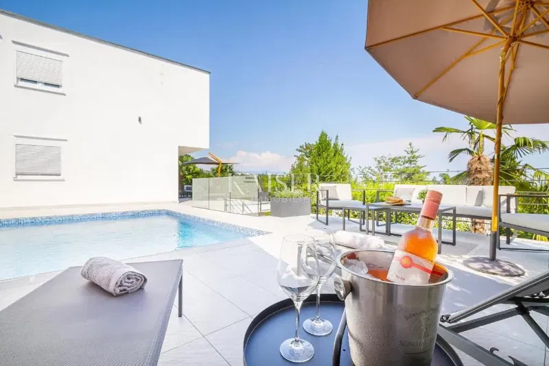 Abbazia, bella casa di famiglia con piscina in una buona posizione – 3