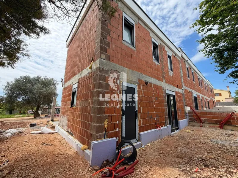 Casa moderna con piscina in posizione tranquilla a Cittanova – 3