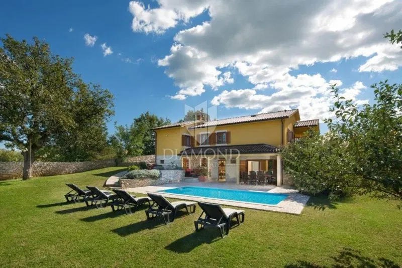 House in a great location, near Labin – 2