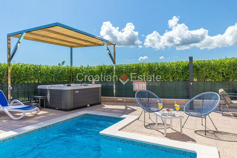 Villa with sea view, pool, and summer kitchen, for sale – 3