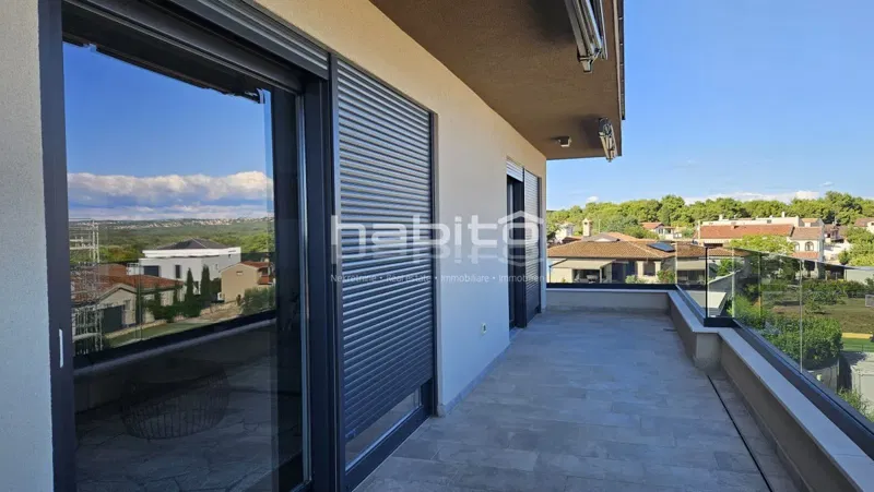 Attico di Lusso con Vista Panoramica sul Mare nella Zona di Parenzo – 2