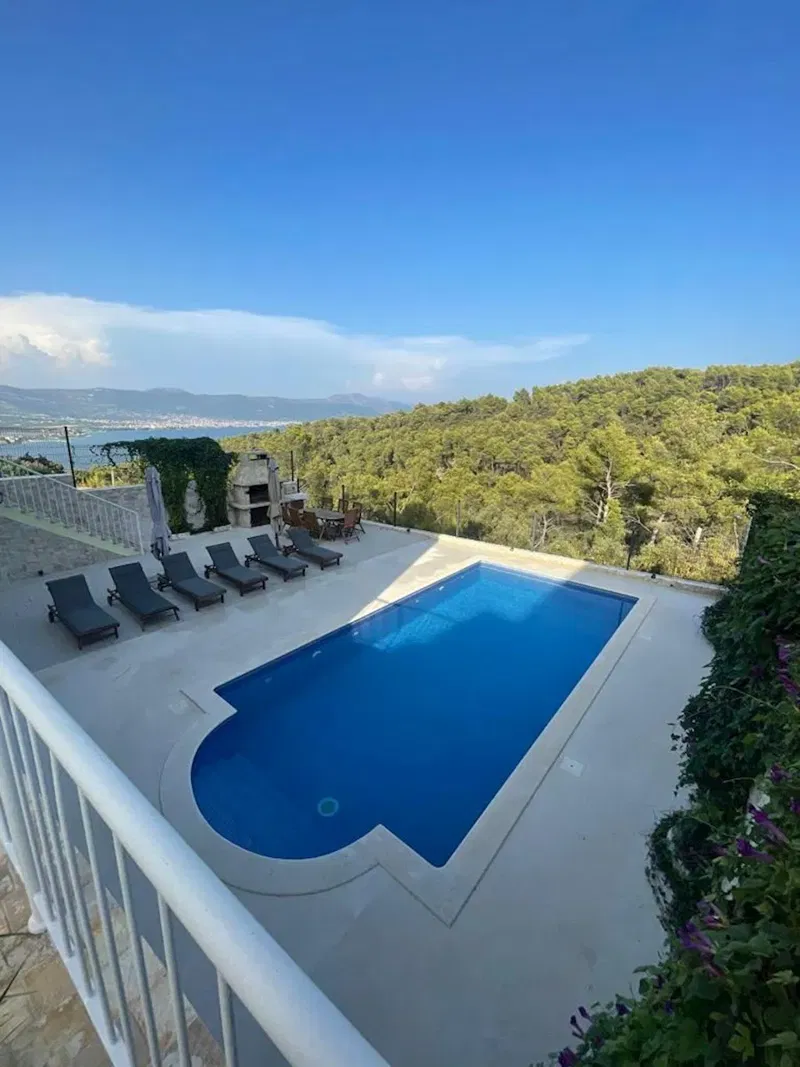Višekatnica s dvije stambene jedinice, pogled na more – Žedno, Trogir (prodaja)